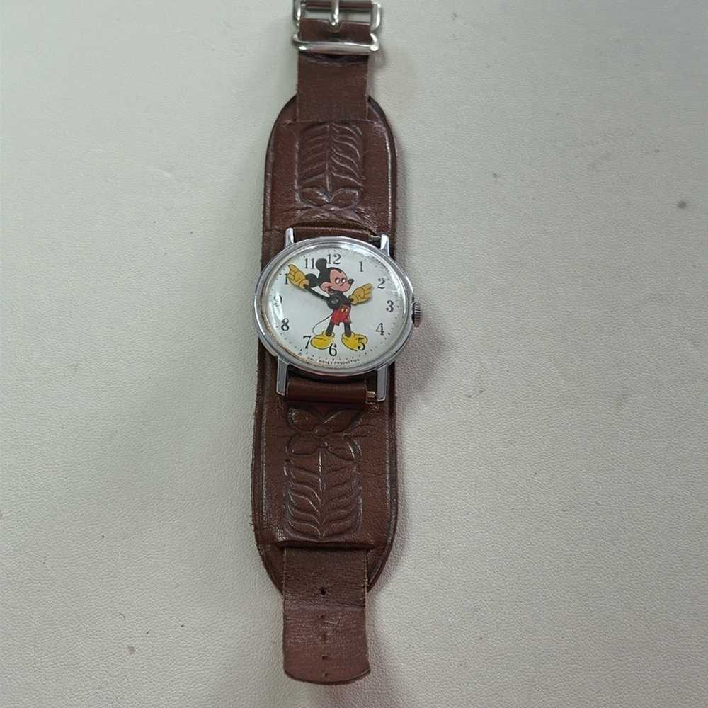 Disney Original vintage Mickey Mouse, wind watch leather band Walt Disney